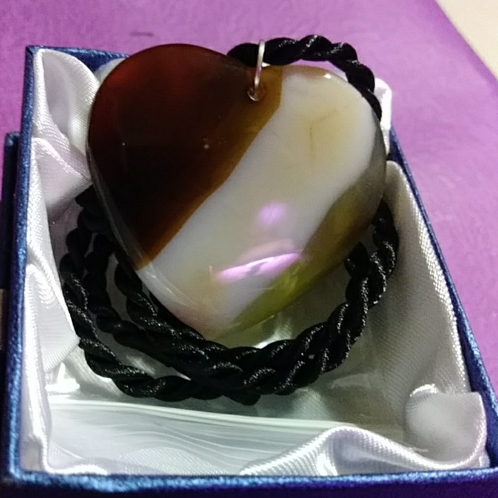 -BRAZILIAN AGATE.HEART/BRAIDED CORD 18'"